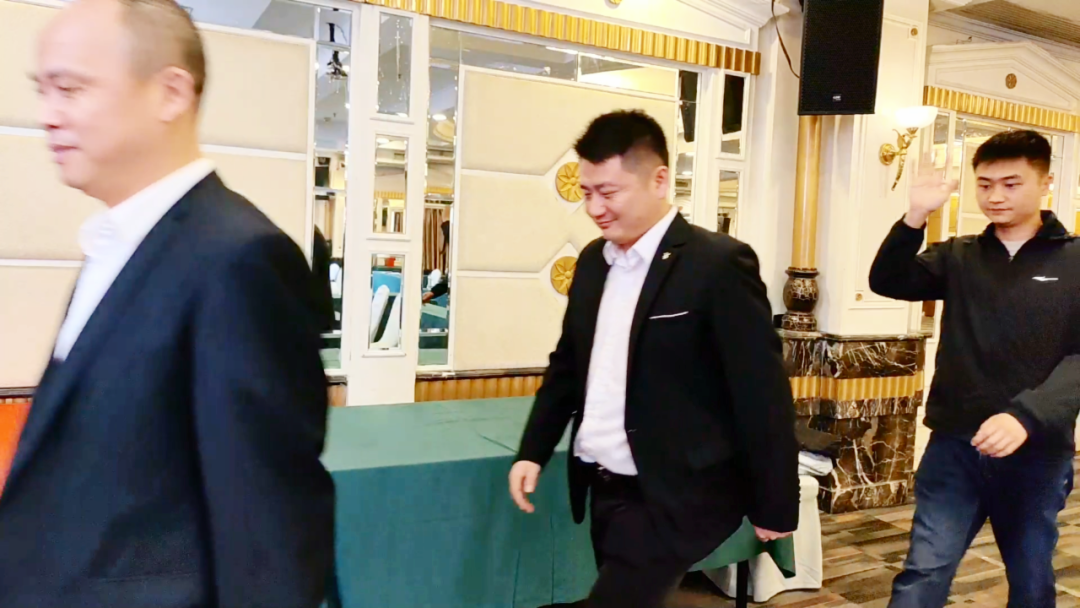 乘风破浪向前行，众志成城创辉煌！万喜电器2025新春年会活动圆满完成(图3)